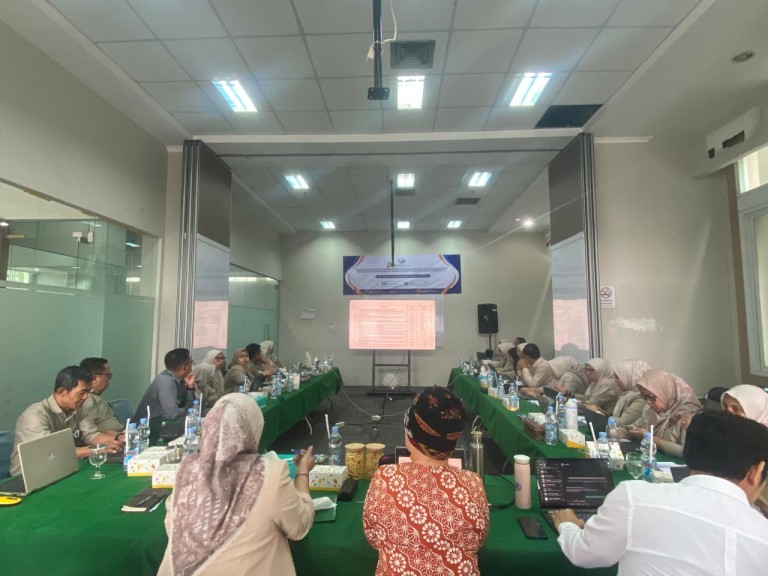 Pendampingan Pengisian Perancangan Standar Mutu Berbasis Instrumen Akreditasi Perguruan Tinggi 4.0 di STIKes Abdi Nusantara